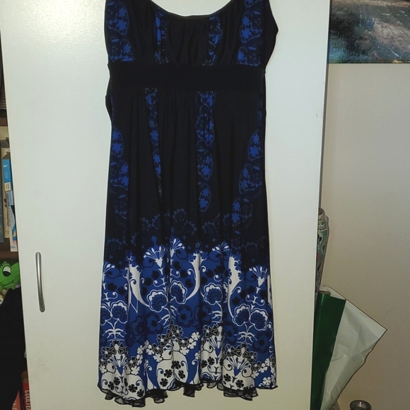 Dress - Picture 2 of 4